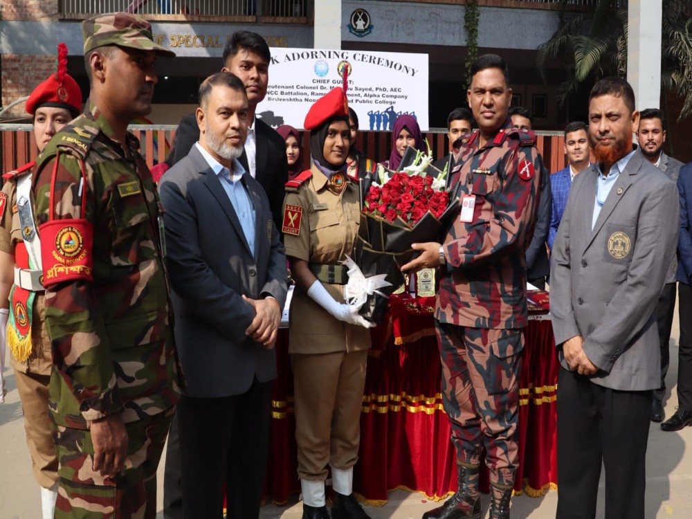 বিএনসিসি ক্যাডেটদের ৱ্যাঙ্ক প্রদান