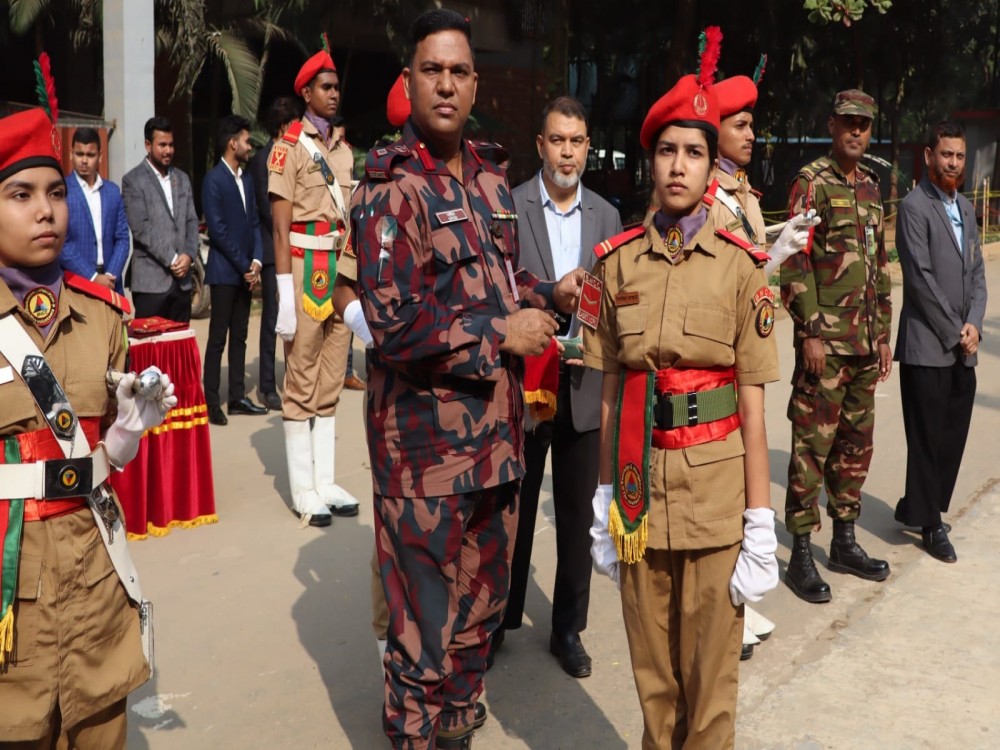 বিএনসিসি ক্যাডেটদের ৱ্যাঙ্ক প্রদান