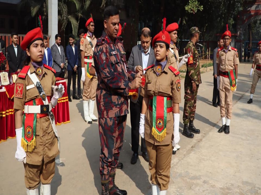 বিএনসিসি ক্যাডেটদের ৱ্যাঙ্ক প্রদান