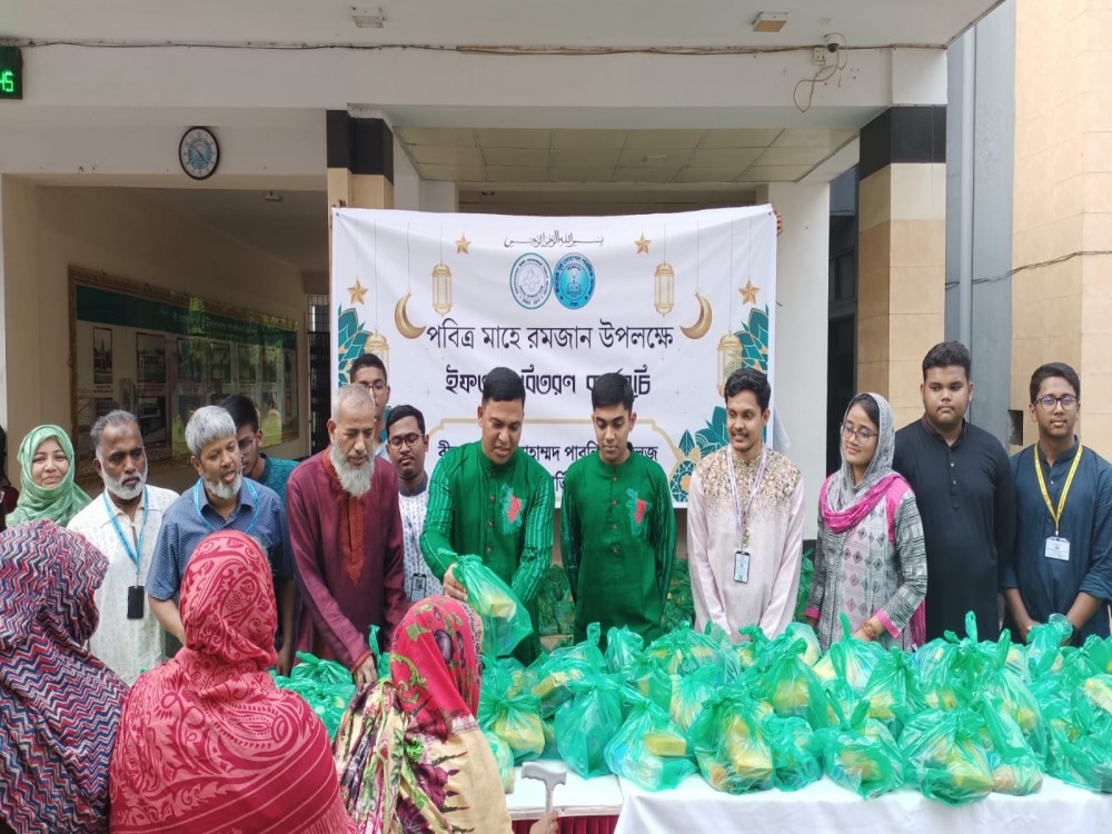 সোশ্যাল সার্ভিস ক্লাবের পক্ষ থেকে ইফতার বিতরণ কর্মসূচি