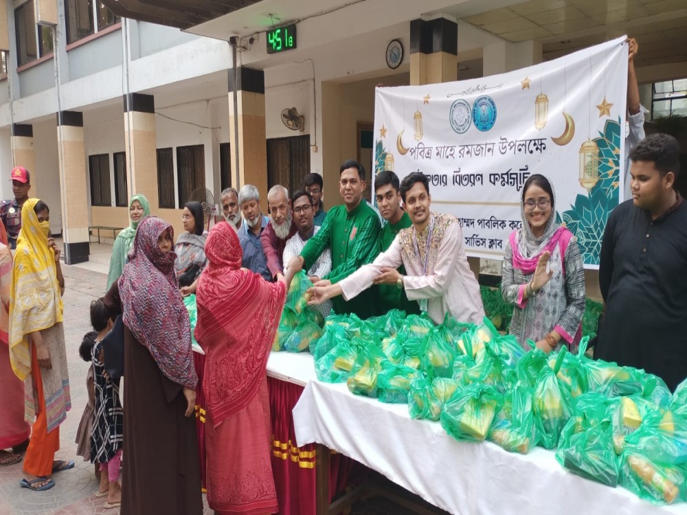 সোশ্যাল সার্ভিস ক্লাবের পক্ষ থেকে ইফতার বিতরণ কর্মসূচি