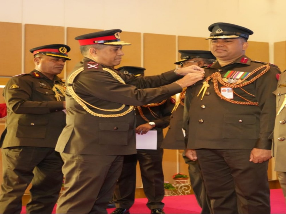 অধ্যক্ষ  স্যারের প্রশাসনিক প্রশংসাপত্র (ইনসিগনিয়াসহ)