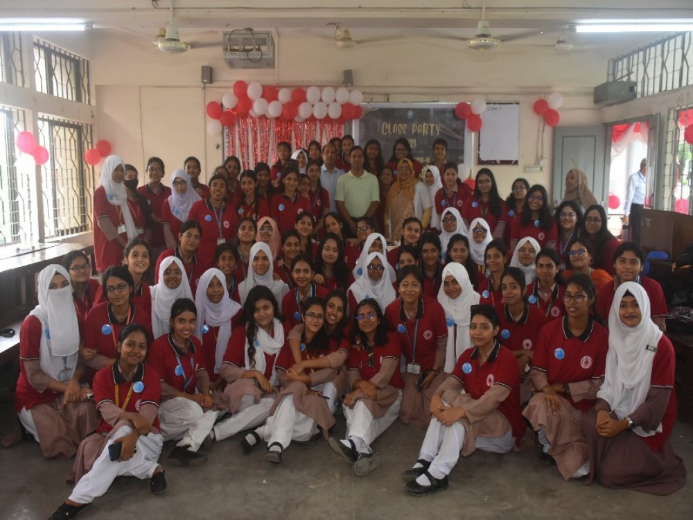 কলেজ ক্লাস পার্টি