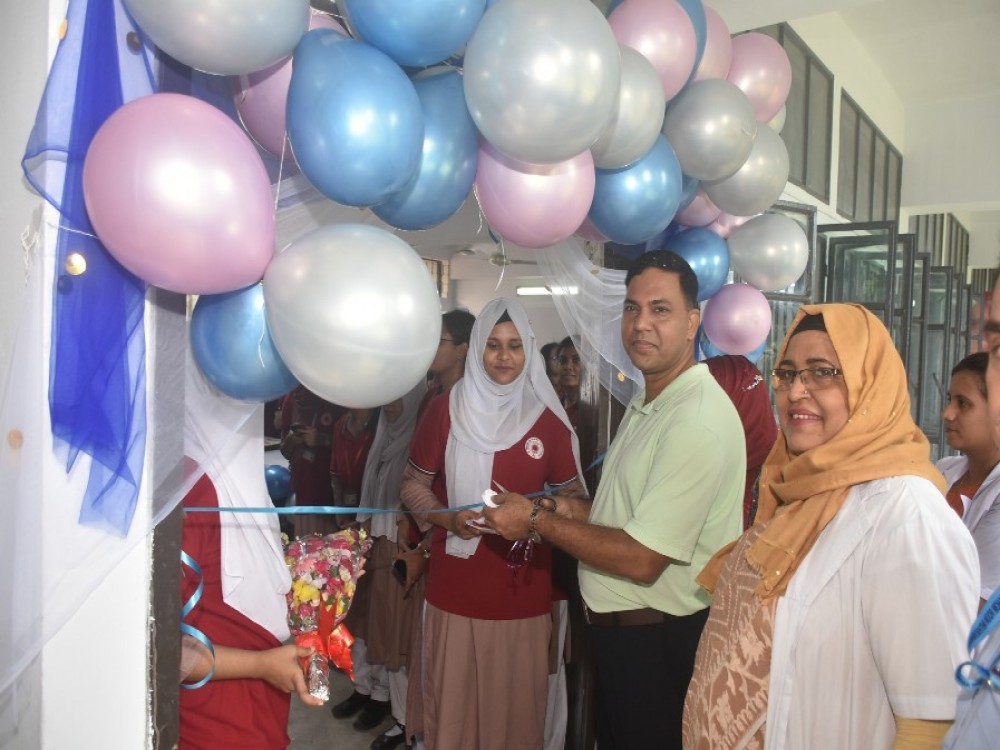 কলেজ ক্লাস পার্টি