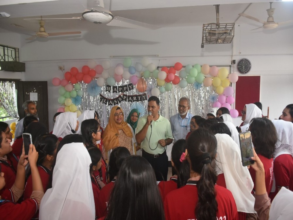 কলেজ ক্লাস পার্টি