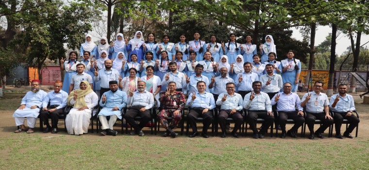 মাননীয় অধ্যক্ষ স্যারের সাথে ৮ম শ্রেণির জুনিয়র বৃত্তি