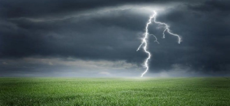 বজ্রপাতের সময় করণীয় ও সতর্কতা