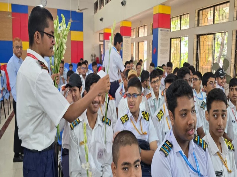 অষ্টম শ্রেণির বৃত্তি প্রাপ্ত শিক্ষার্থীদের সংবর্ধনা