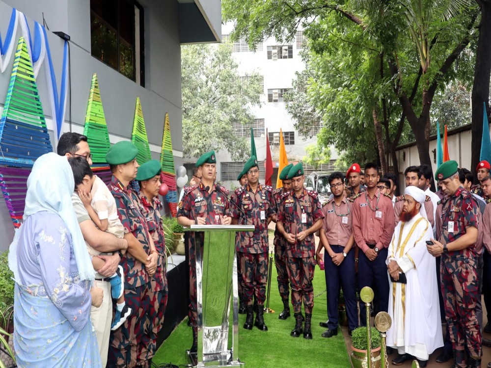 ছাত্রাবাসের নামফলক উন্মোচন।