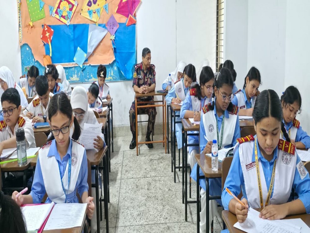 অধ্যক্ষ মহোদয়ের অর্ধবার্ষিক পরীক্ষার হল পরিদর্শন।