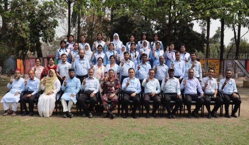 মাননীয় অধ্যক্ষ স্যারের সাথে ৮ম শ্রেণির জুনিয়র বৃত্তি